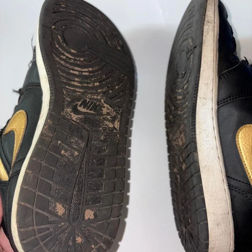 Jordan 1 Mid Black Gold sneakers size US 7Y